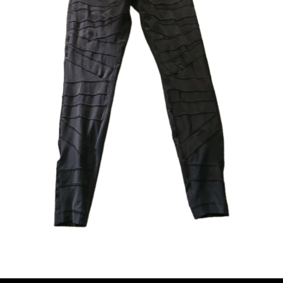 Lululemon Womens Black Under Pant (Hi-Rise) *Tech Mesh 28" 10 - Picture 4 of 12